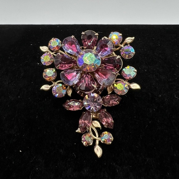 Vintage Aurora Borealis Purple Rhinestone Floral Brooch – Mid-Century Statement - Picture 2 of 4